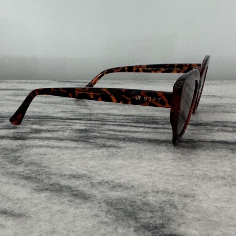 DIFF Melody brown tortoise cat-eye sunglasses - image 3